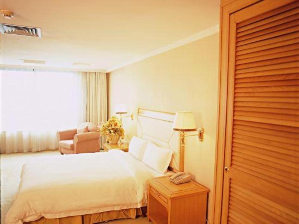 New Pearl River Hotel Canton Esterno foto