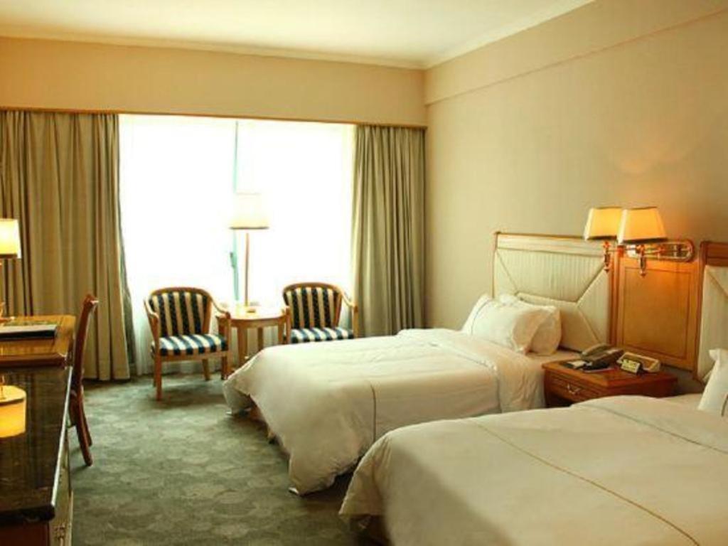 New Pearl River Hotel Canton Esterno foto