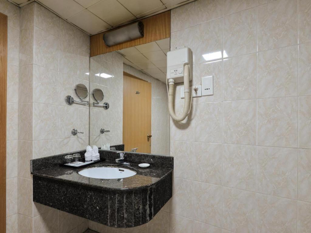 New Pearl River Hotel Canton Esterno foto