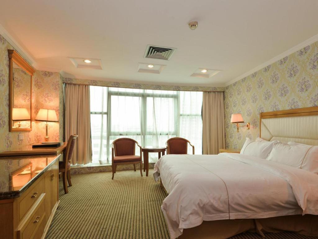 New Pearl River Hotel Canton Esterno foto