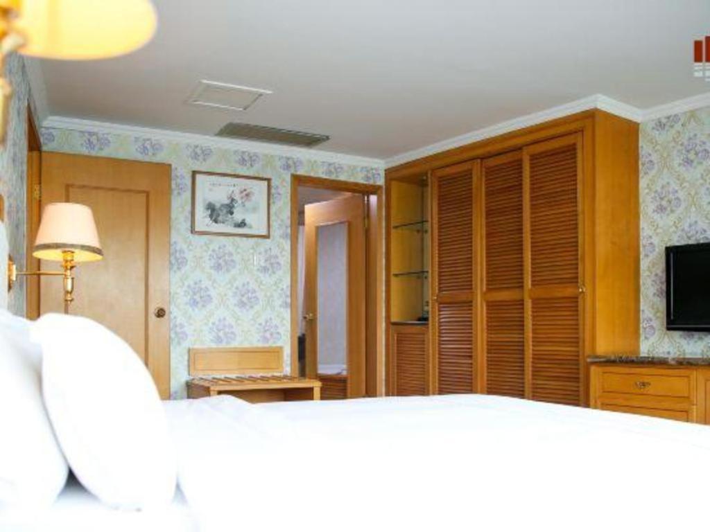 New Pearl River Hotel Canton Esterno foto