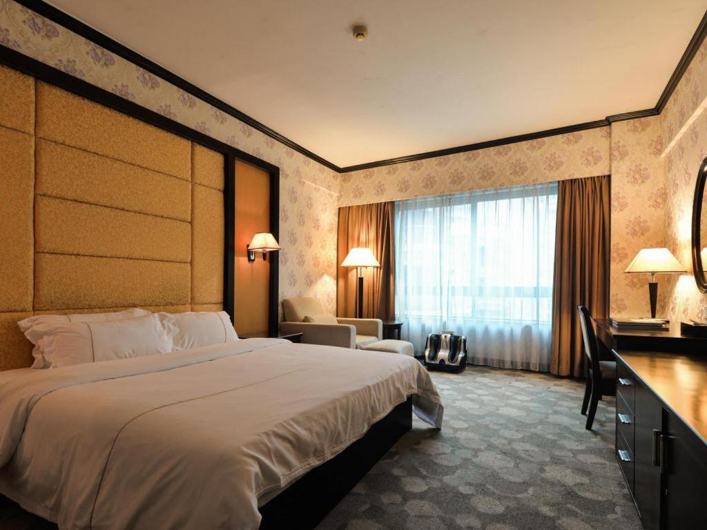 New Pearl River Hotel Canton Esterno foto